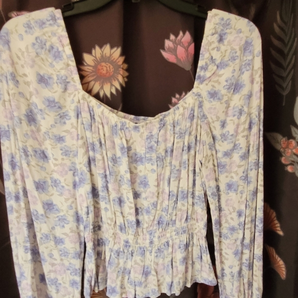 Tops - Picture 9 of 16